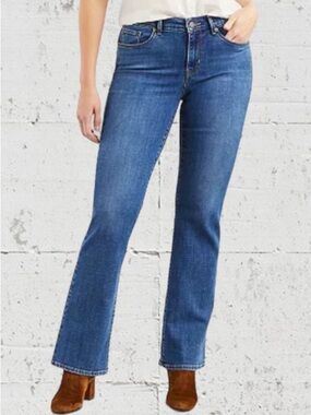Levi's • Bootcut • 515 • Jeans